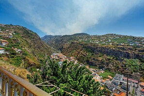 Property grounds - Holiday Home 'Pico The Best View' with Sea View, Private Terrace & Balcony (Ribeira Brava)