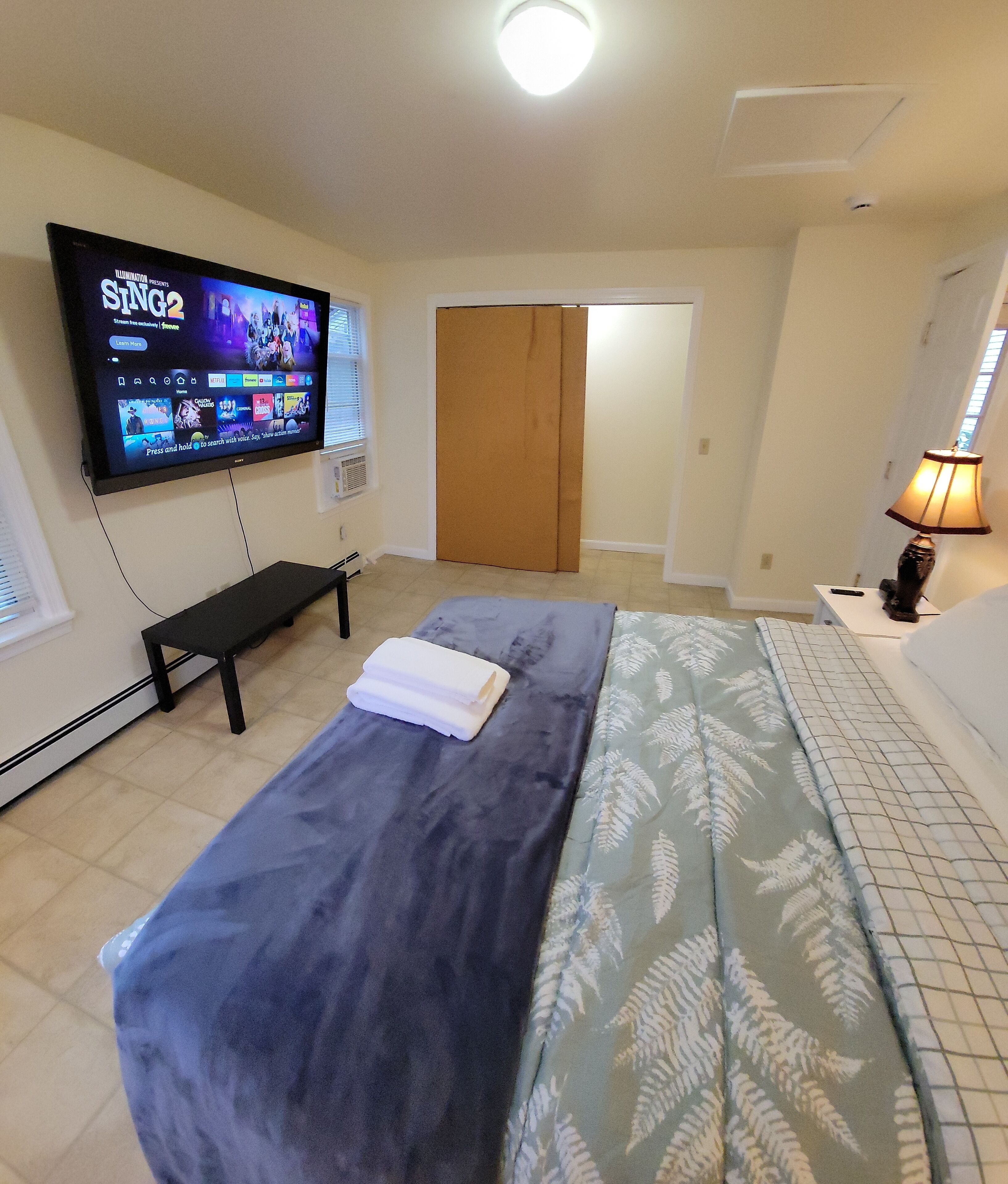 3 bedrooms, iron/ironing board, internet, bed sheets