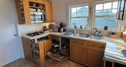 Beach cottage, private road, private beach, private mooring, private parking.