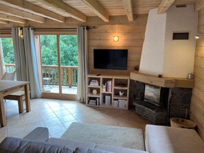 Living area - Chalet in the heart of the resort, less than 4 minutes from the slopes, shops and restaurants. (Sainte-Foy-Tarentaise)