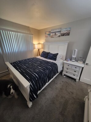 1 soveværelse, skrivebord, strygejern/strygebræt, weekendseng