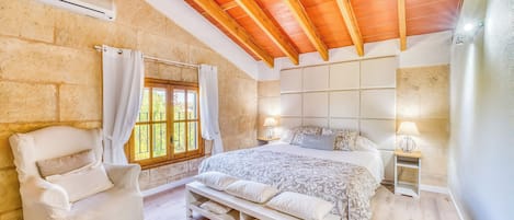 3 室のベッドルーム、アイロン / アイロン台、WiFi (無料)、ベッドシーツ