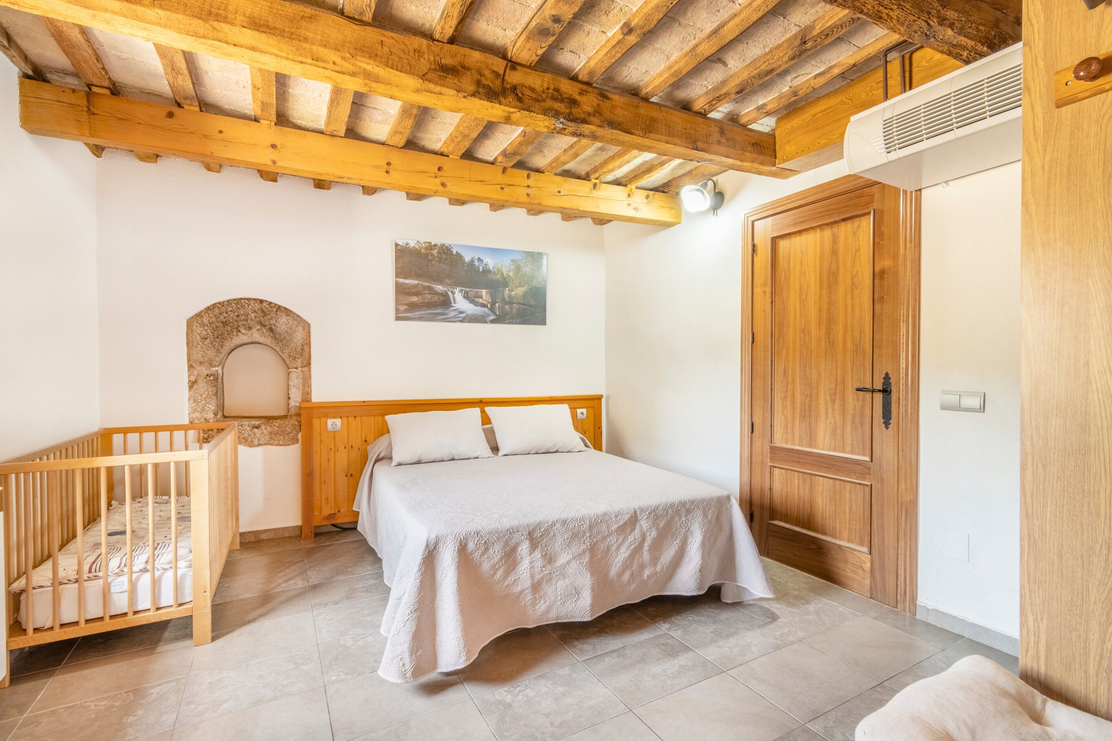 5 soverom, strykejern/-brett, wi-fi (inkludert) og sengetøy