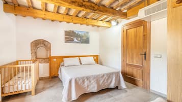 5 soverom, strykejern/-brett, wi-fi (inkludert) og sengetøy