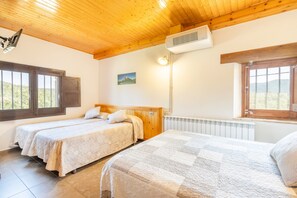 5 Schlafzimmer, Bügeleisen/Bügelbrett, kostenloses WLAN, Bettwäsche