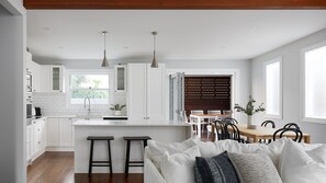 Interior - Austin Cottage - Pet friendly holiday house in Newcastle (The Junction)