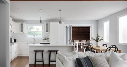 Austin Cottage - Pet friendly holiday house in Newcastle