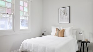 3 bedrooms, iron/ironing board, travel cot, free WiFi - Austin Cottage - Pet friendly holiday house in Newcastle (The Junction)