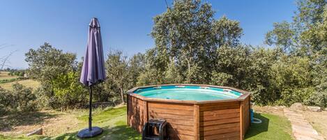 Bañera de hidromasaje al aire libre