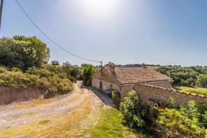 Property grounds - Apartment 'Cal Viudet Nou' with Mountain View, Private Pool and Wi-Fi (Casserres)
