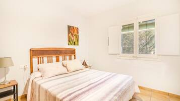 3 bedrooms, iron/ironing board, free WiFi, bed sheets