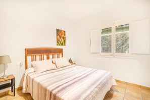 3 bedrooms, iron/ironing board, free WiFi, bed sheets - Apartment 'Cal Viudet Nou' with Mountain View, Private Pool and Wi-Fi (Casserres)