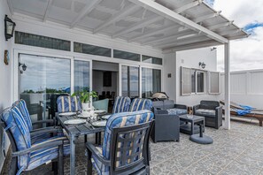 Outdoor dining - Vacation Home 'Casita Canaria' with Sea View, Private Pool and Wi-Fi (Tías)