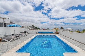 A heated pool - Vacation Home 'Casita Canaria' with Sea View, Private Pool and Wi-Fi (Tías)