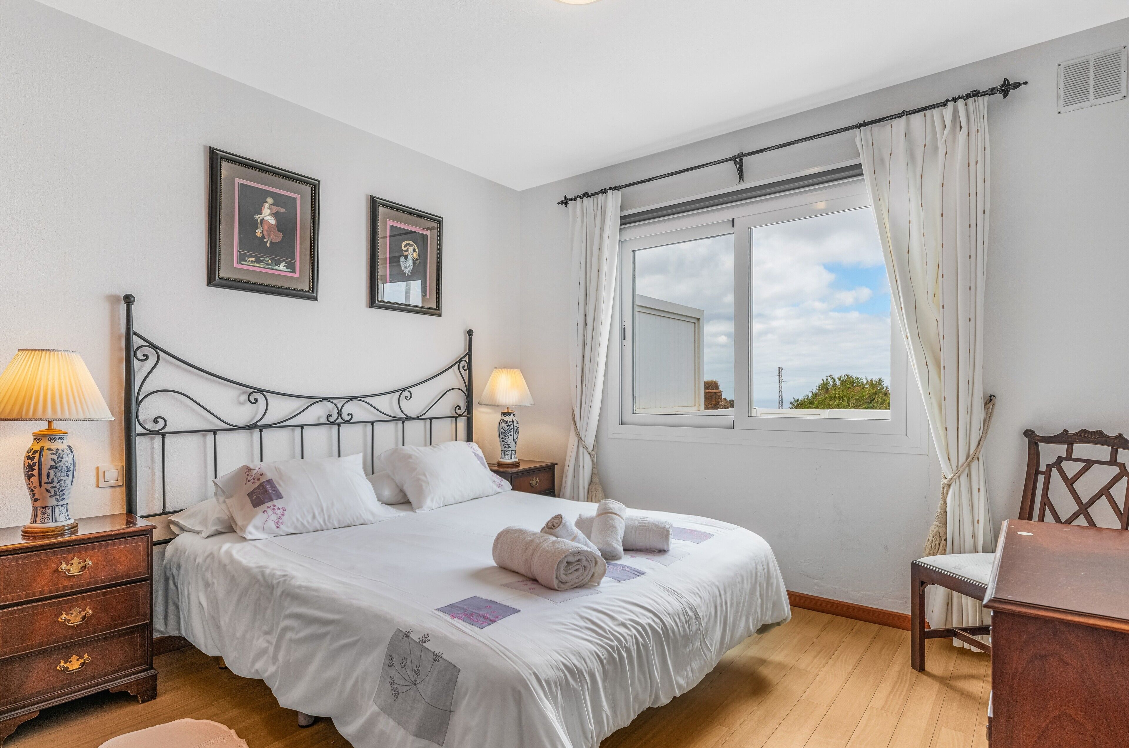 2 habitaciones, tabla de planchar con plancha y wifi gratis 