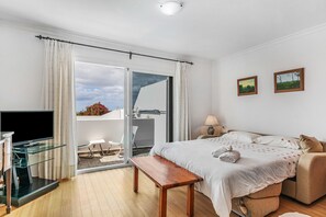2 bedrooms, iron/ironing board, free WiFi, bed sheets - Vacation Home 'Casita Canaria' with Sea View, Private Pool and Wi-Fi (Tías)