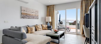 Vacation Home 'Garten Apartment' with Sea View, Private Terrace and Wi-Fi