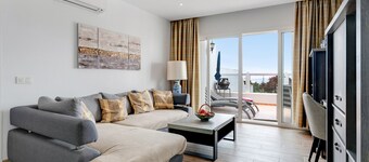 Vacation Home 'Garten Apartment' with Sea View, Private Terrace and Wi-Fi