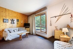 TV - Apartment 'Casa Franco - Pila Appartamenti' with Mountain View, Private Terrace and Wi-Fi (Pila)