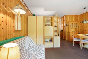 1 bedroom, WiFi, bed sheets - Apartment 'Casa Franco - Pila Appartamenti' with Mountain View, Private Terrace and Wi-Fi (Pila)