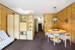 Dining - Apartment 'Casa Franco - Pila Appartamenti' with Mountain View, Private Terrace and Wi-Fi (Pila)