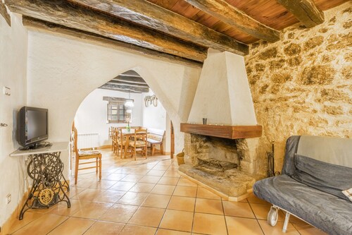 Holiday Home 'Cal Camp Llarg' with Mountain View, Private Pool and Wi-Fi