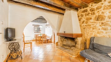 Televisión, chimenea