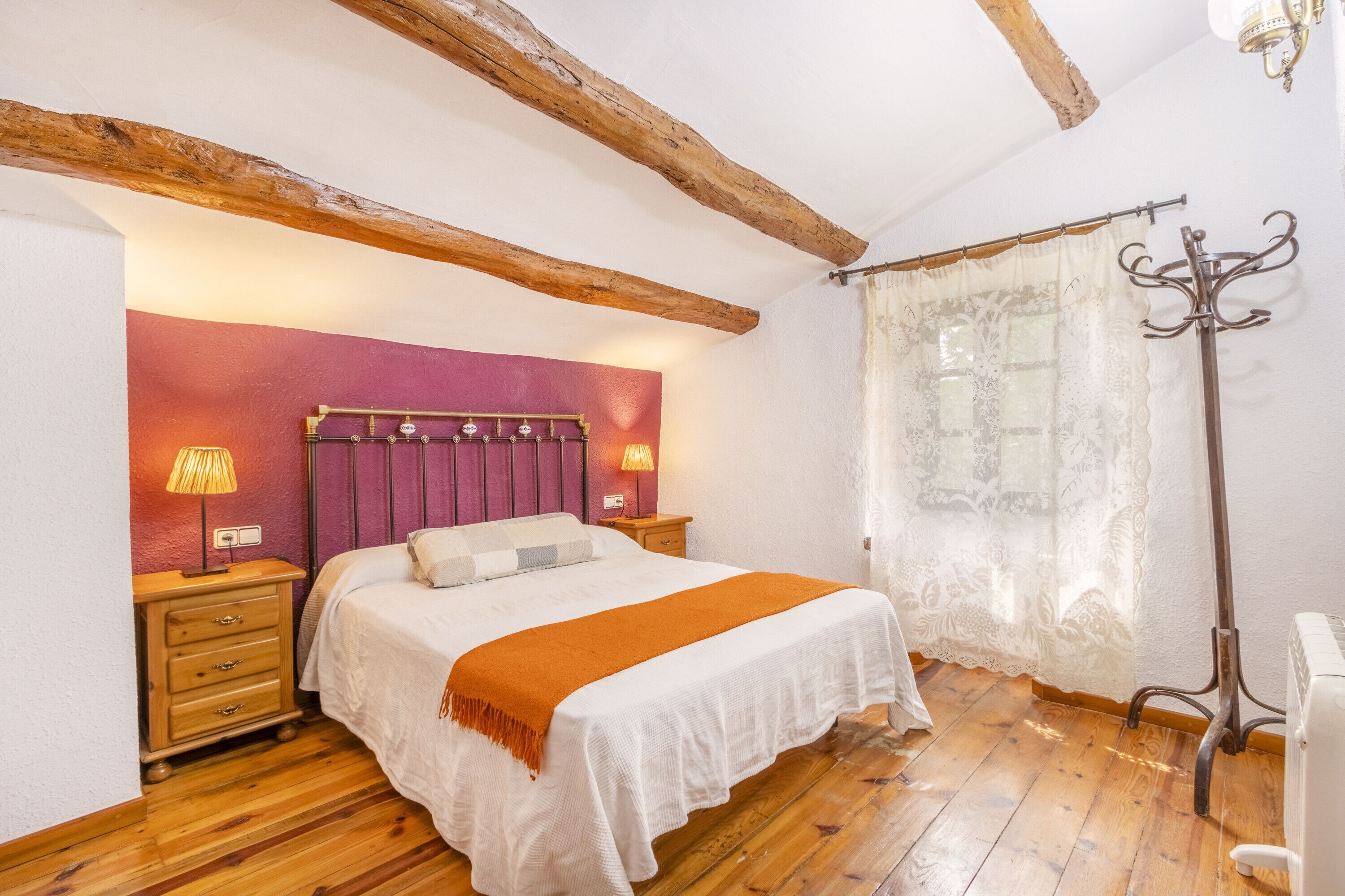 3 slaapkamers, een strijkplank/strijkijzer, gratis wifi, beddengoed