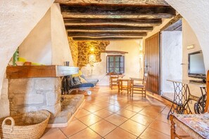 Télévision, cheminée