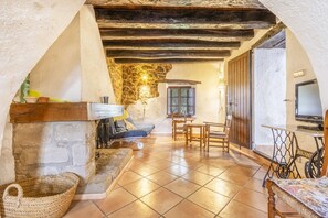 Télévision, cheminée