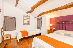 3 bedrooms, iron/ironing board, free WiFi, bed sheets