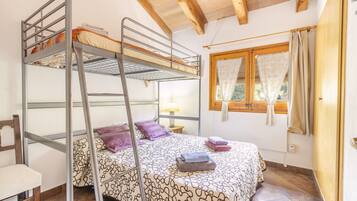 3 bedrooms, free WiFi, bed sheets