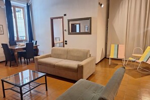 Televisión y chimenea 