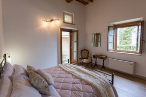 2 habitaciones, tabla de planchar con plancha, wifi y ropa de cama