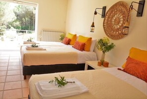 5 habitaciones, tabla de planchar con plancha y cuna de viaje