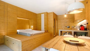 1 bedroom, bed sheets