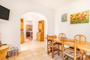 Dining - Chalet 'Cal Viudet' with Mountain View, Private Pool and Wi-Fi (Casserres)