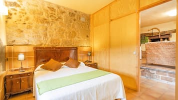 7 makuuhuonetta, silitysrauta/-lauta, ilmainen Wi-Fi, vuodevaatteet