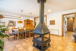 Interior - Holiday Home 'El Puig De Fonollet' with Mountain View, Wi-Fi and Air Conditioning (Puig - Reig)