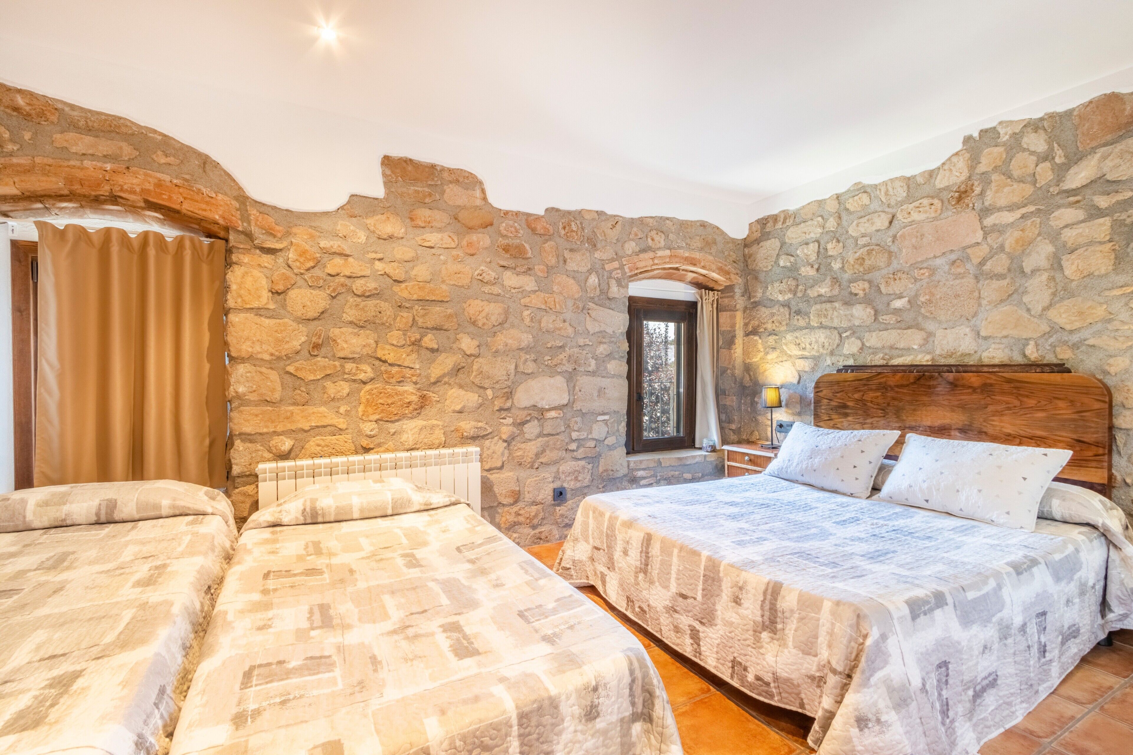 7 bedrooms, iron/ironing board, free WiFi, bed sheets