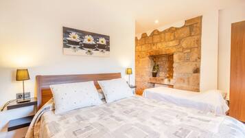 7 bedrooms, iron/ironing board, free WiFi, bed sheets