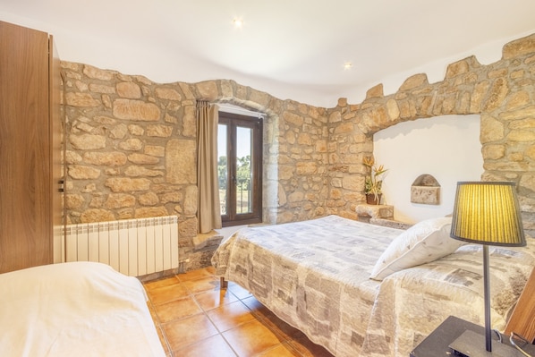 7 chambres, fer et planche à repasser, Wi-Fi gratuit, draps fournis