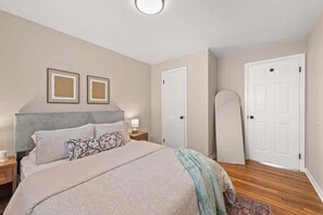 3 bedrooms, desk, iron/ironing board, travel cot - Parma Heights Family Retreat with Hot Tub (Parma Heights)