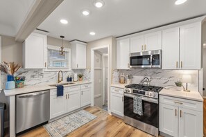 Fridge, microwave, oven, stovetop - Hot Tub | Game Room | Luxe Remodel | Sleeps 8 (Parma Heights)