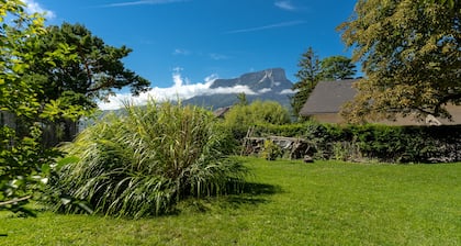 Gite De Myans for 15 with Garden, Mountain Views, Private Terrace, BBQ & Wi-Fi