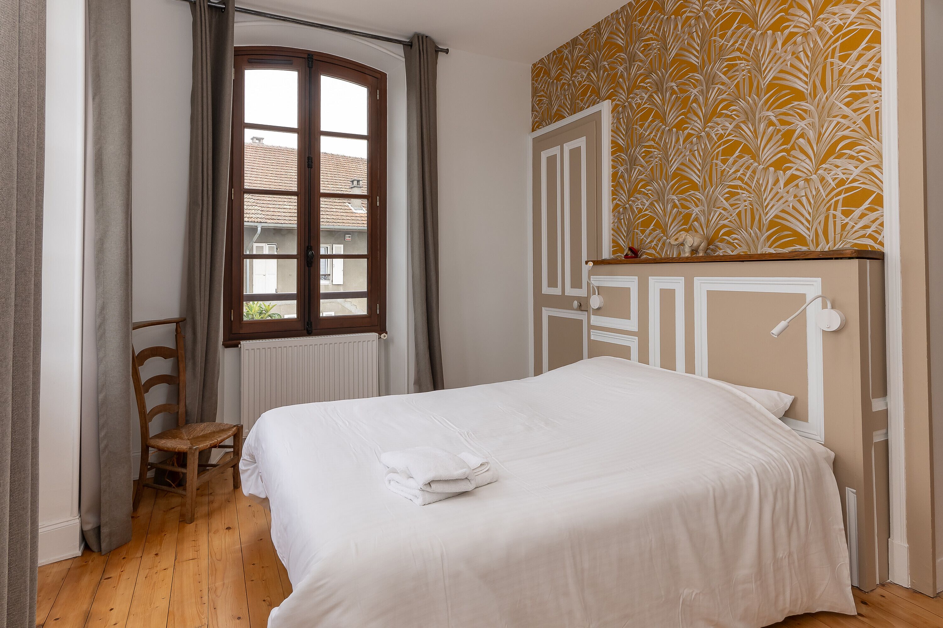 5 slaapkamers, een strijkplank/strijkijzer, gratis wifi, beddengoed