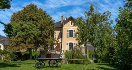 Gite De Myans 15 Personnes avecjardin, barbecue vue sur les montagnes, terrasse privée et Wi-Fi