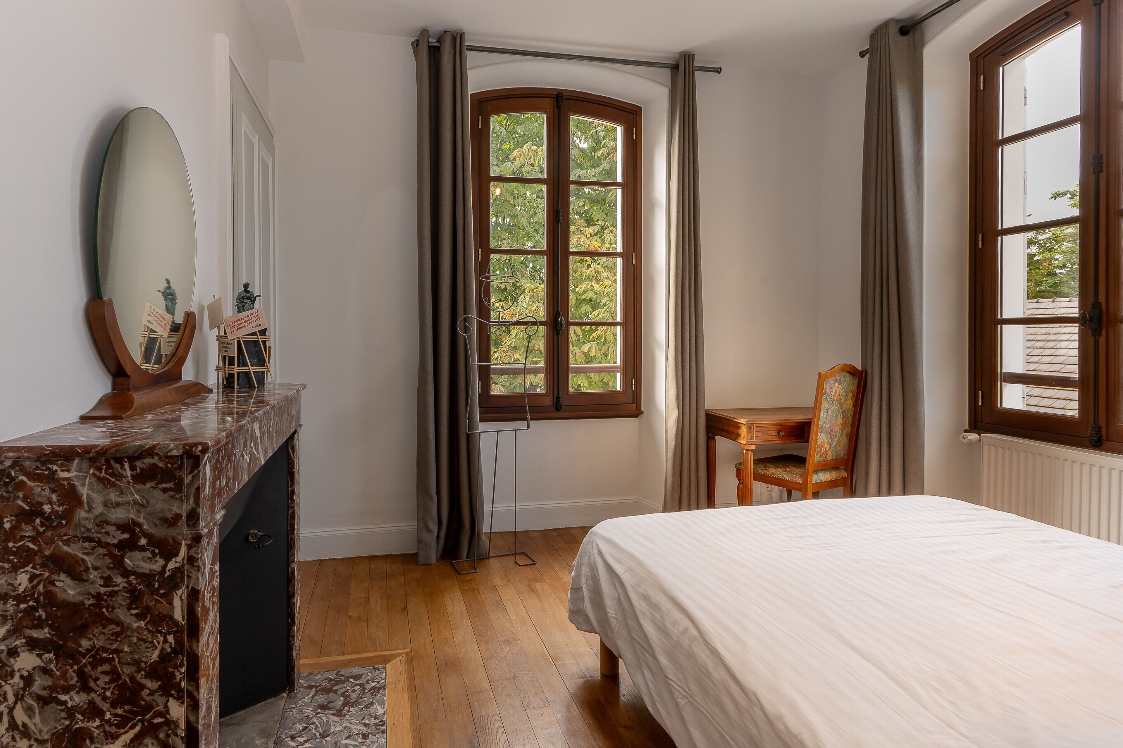 5 bedrooms, iron/ironing board, free WiFi, bed sheets