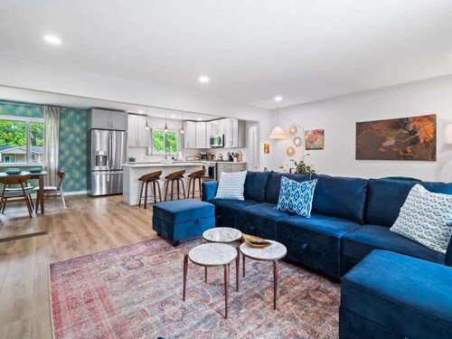 Game Room| Deck W/ BBQ| Large Professional Design