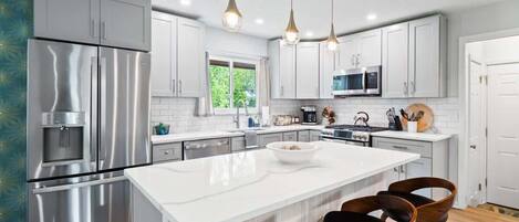 Frigorifero, microonde, forno, piano cottura